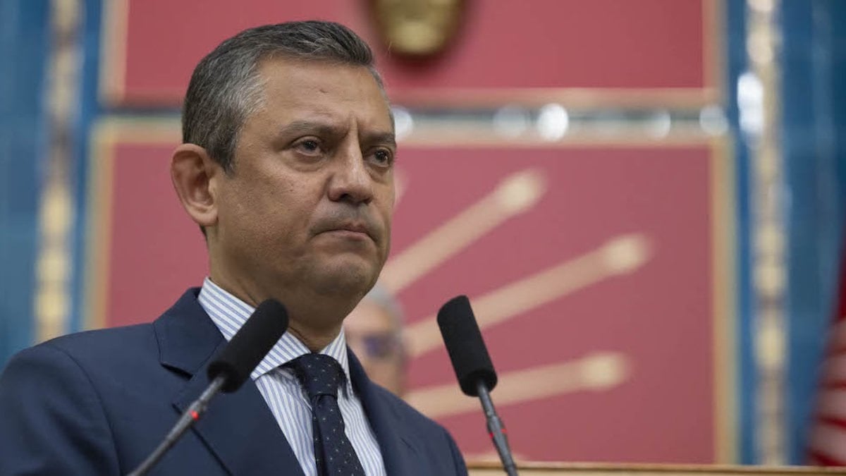 Özgür Özel’den ikinci mesaj vakası: Bu sefer Burcu Köksal’a attı