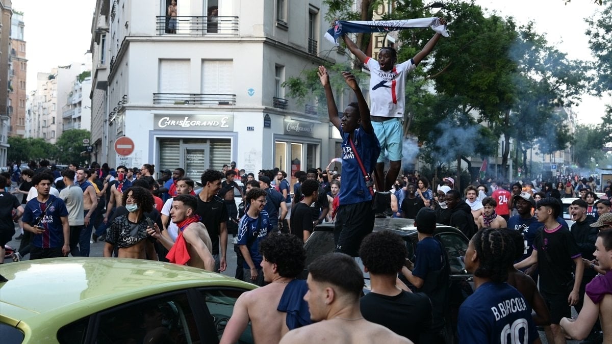 Paris’te mağaza yağmalayanların çoğu turist ve göçmen çıktı