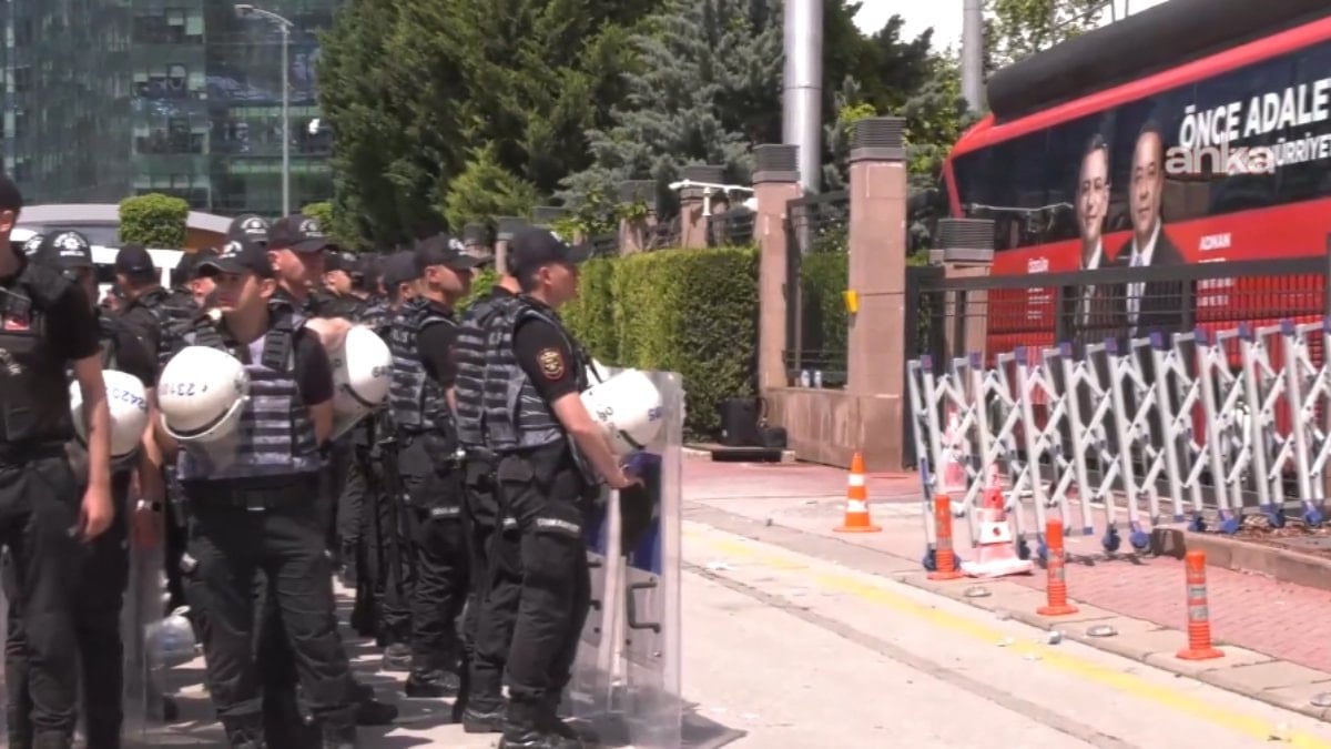 Polis tahliye için CHP Genel Merkezi’nde