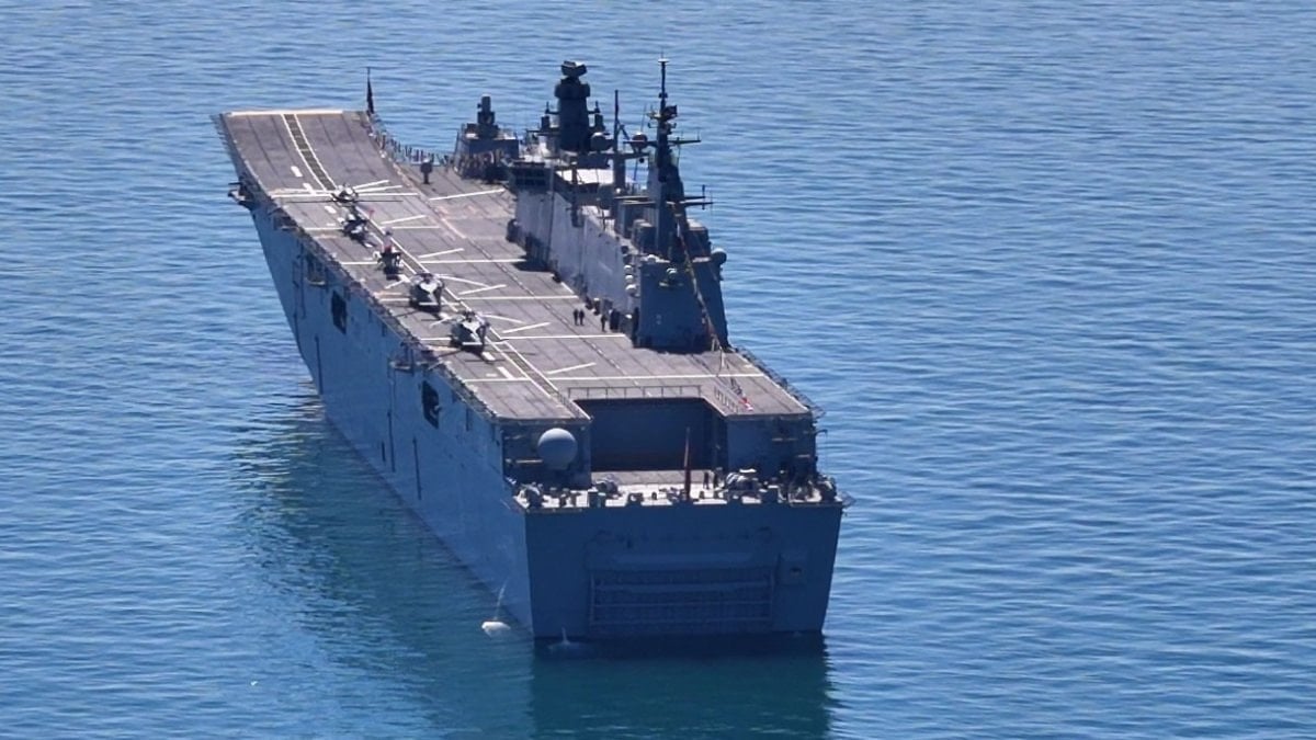 SAHA EXPO devam ediyor: TCG Anadolu ve denizaltı İstanbul’a geldi