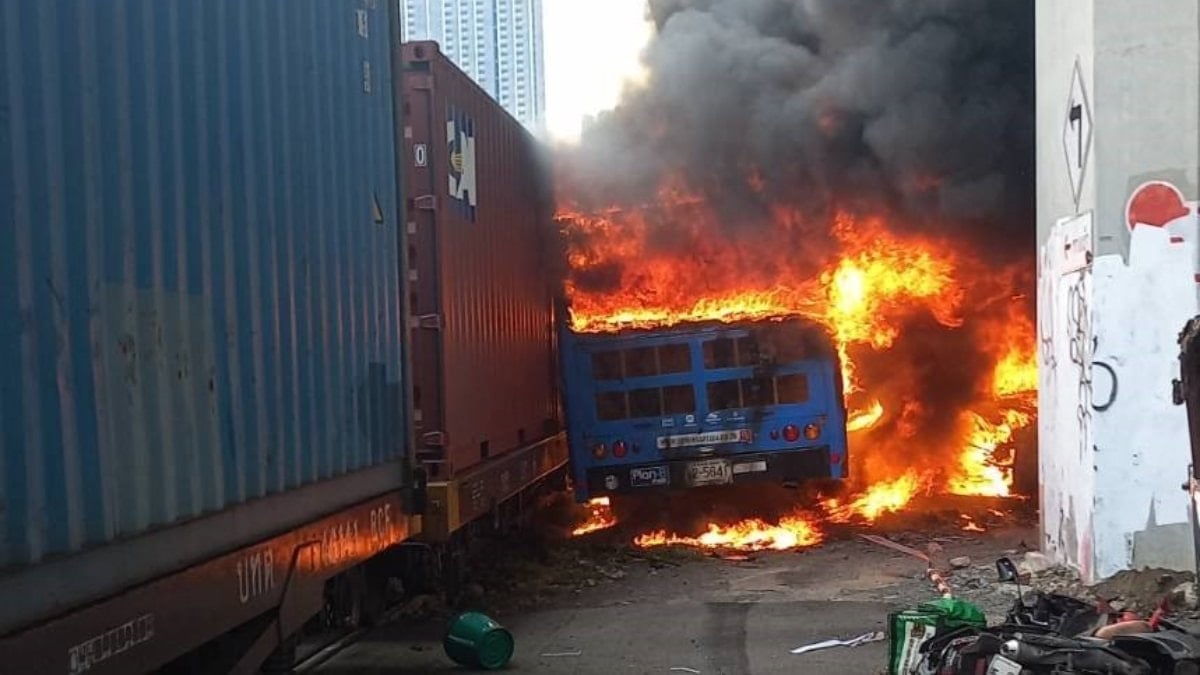 Tayland’da yük treni, yolcu otobüsüne çarptı: 8 ölü