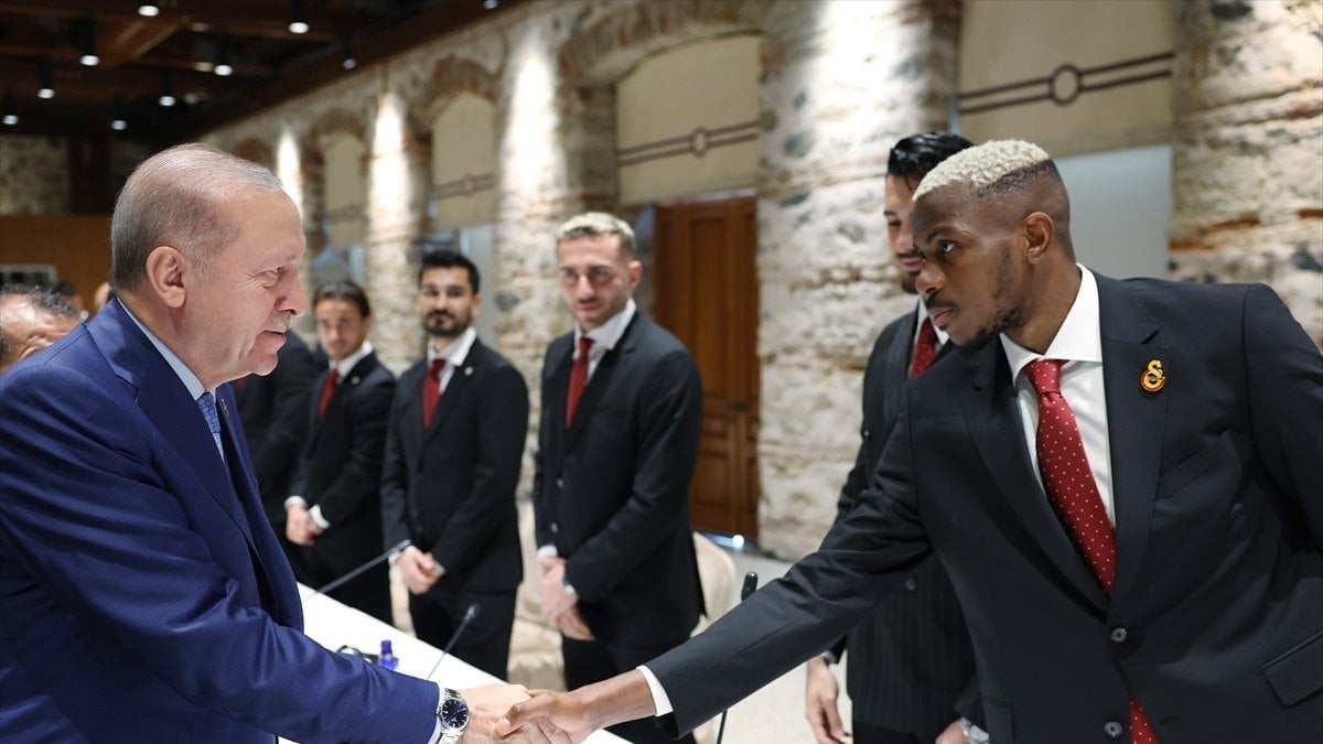 Victor Osimhen’den Cumhurbaşkanı Erdoğan’a: Sizinle tanışmak için kupa kazanmalıydık