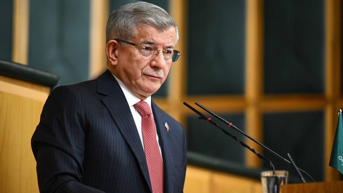 Ahmet Davutoğlu’ndan ABD maçı öncesi Milli Takım’a motivasyon konuşması