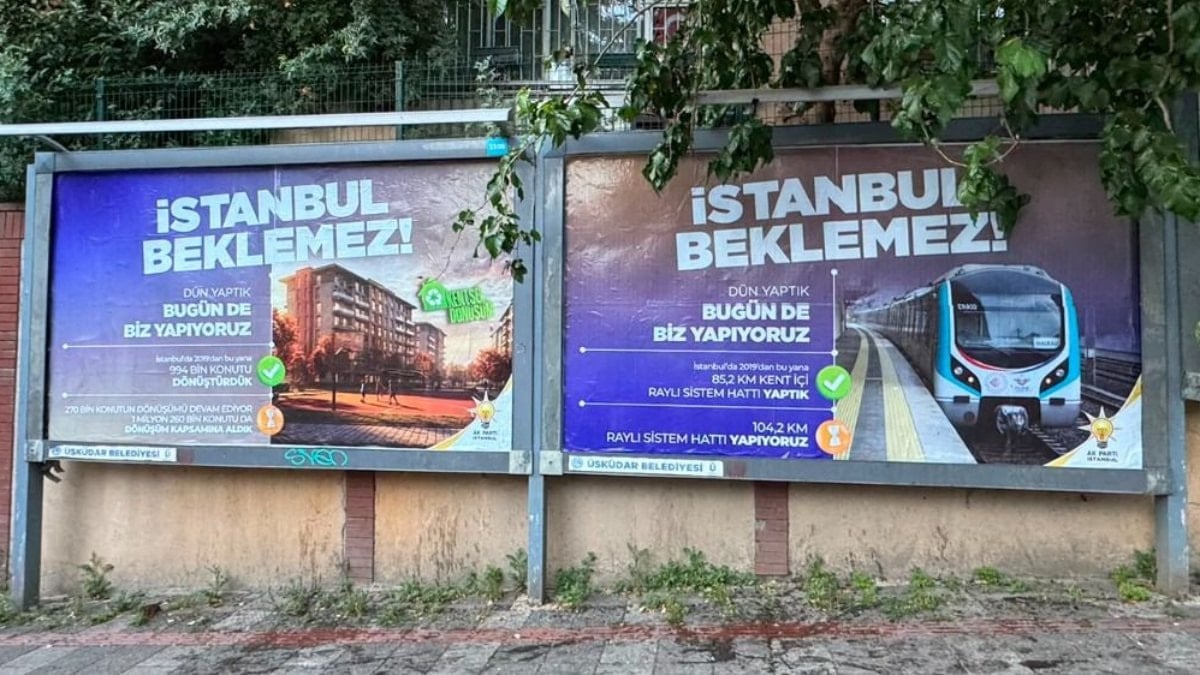 AK Parti İstanbul İl Başkanlığı, Üsküdar Belediyesi billboardlarına afiş astı