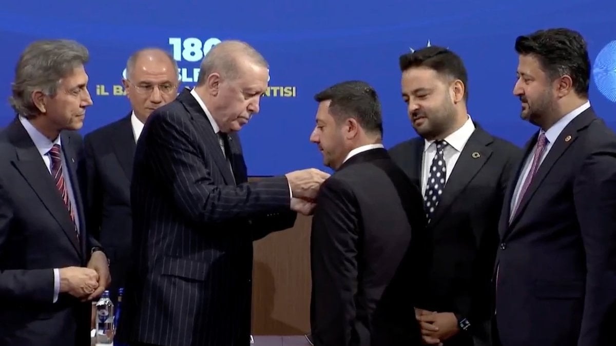 AK Parti’ye yeni katılımlar: Rozetleri Cumhurbaşkanı Erdoğan taktı