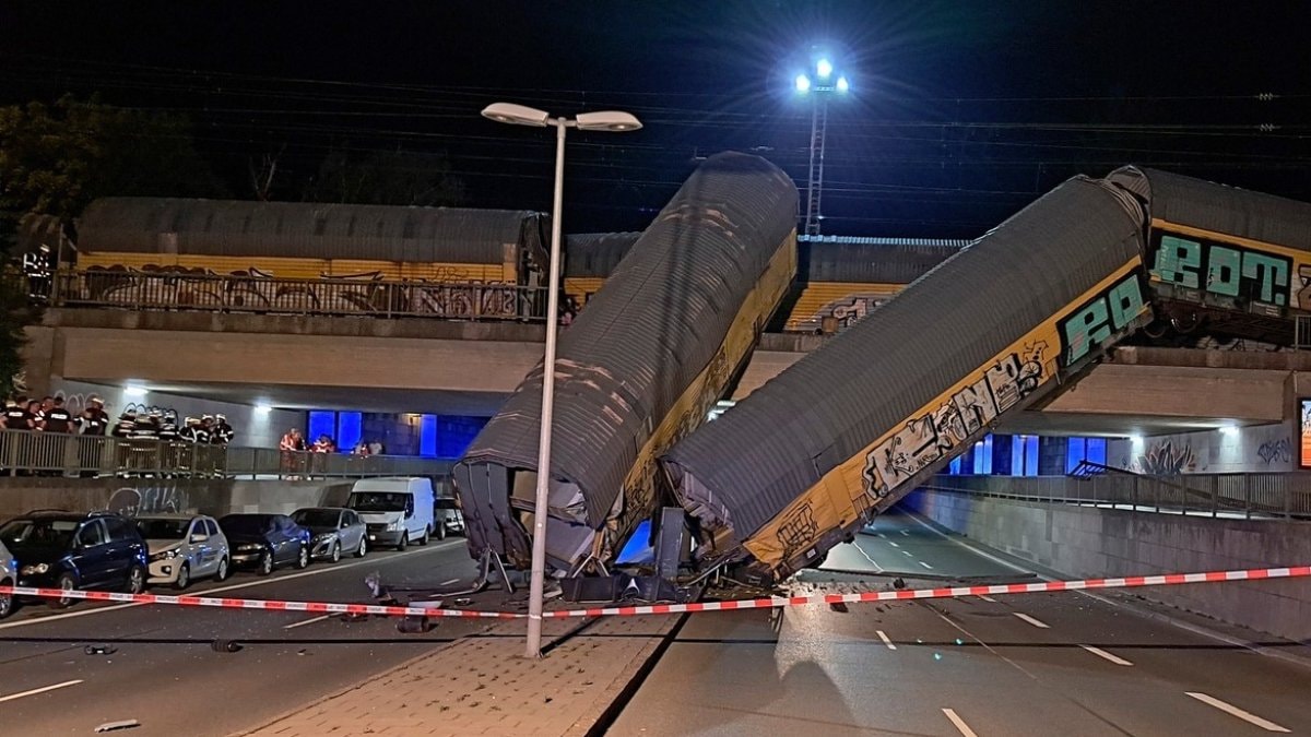 Almanya’da iki yük treni çarpıştı: 1 ölü
