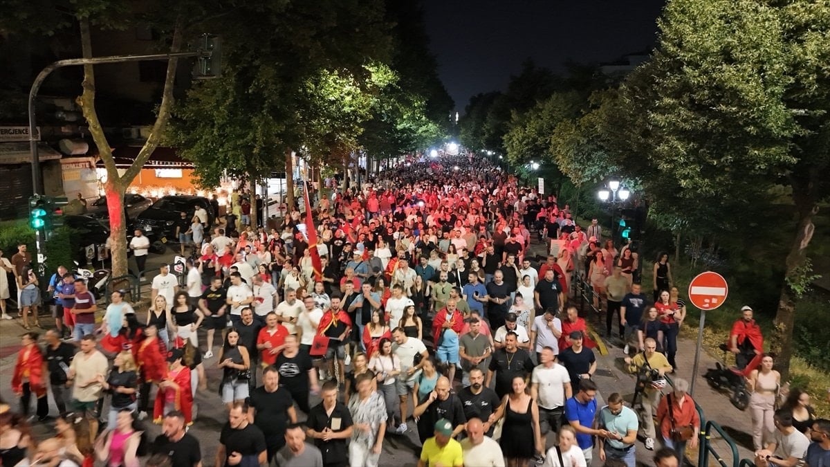 Arnavutluk’ta Zvernec’teki turizm projesine karşı gösteriler 21. gününde