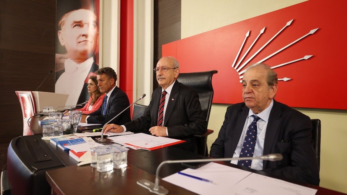 CHP’de Adnan Beker ve Ümit Dikbayır’a ihraç iddiası