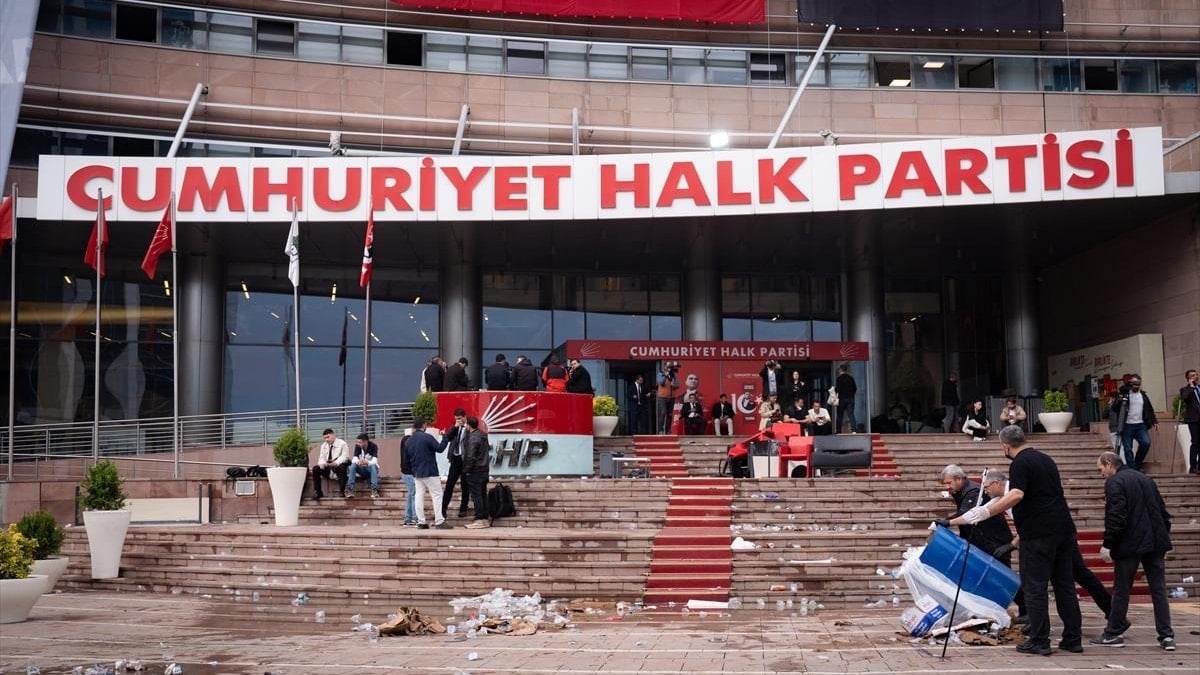 CHP’de grubun başı kim olacak kavgası
