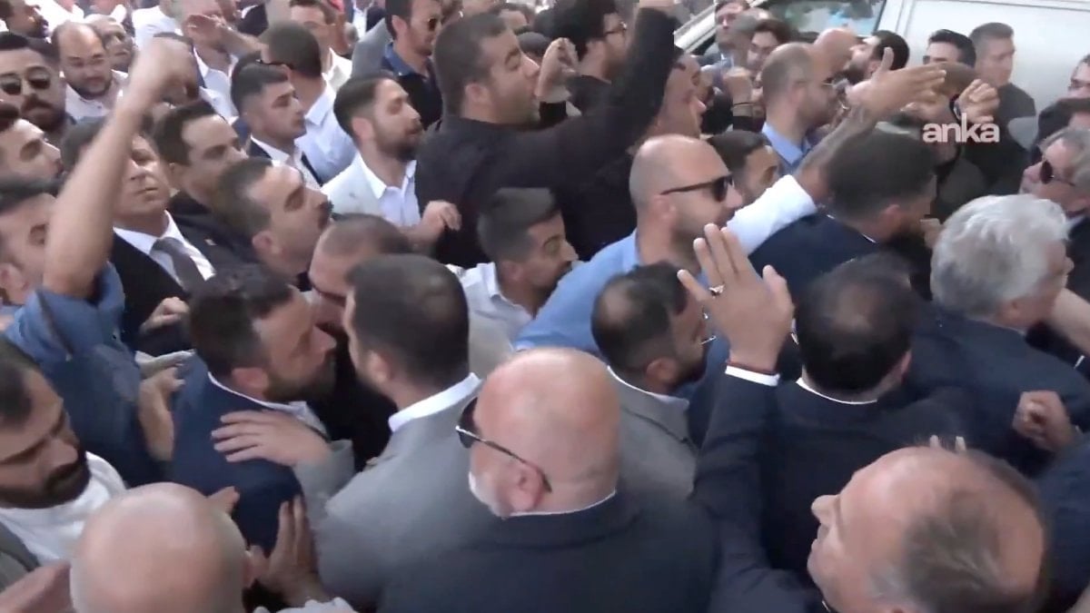 CHP’lilerin TBMM önünde slogan kavgası