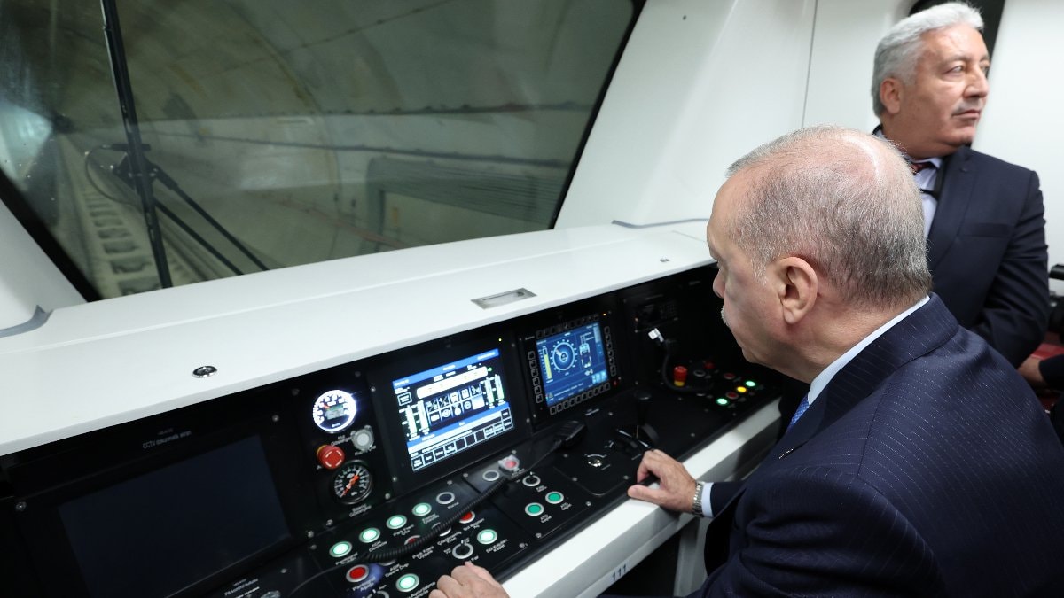 Cumhurbaşkanı Erdoğan, Halkalı-İstanbul Havalimanı Metro Hattı’nı yerinde inceledi