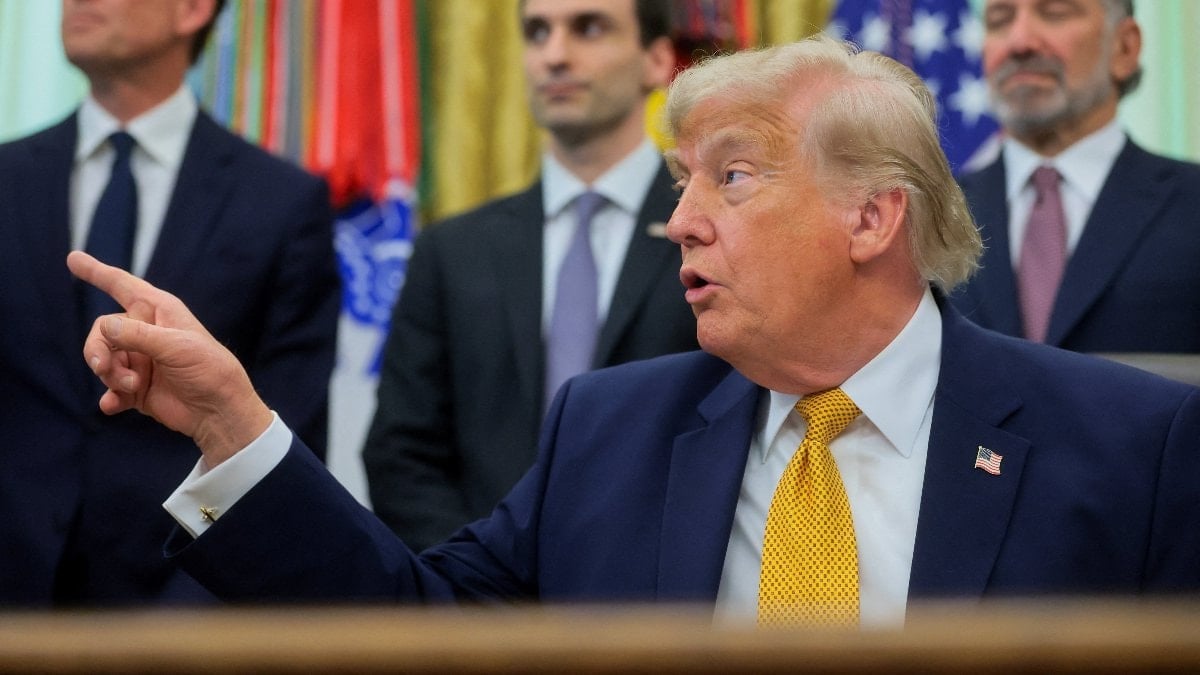 Donald Trump’tan Hürmüz Boğazı çıkışı: Tamamen açık, petrol fışkırıyor