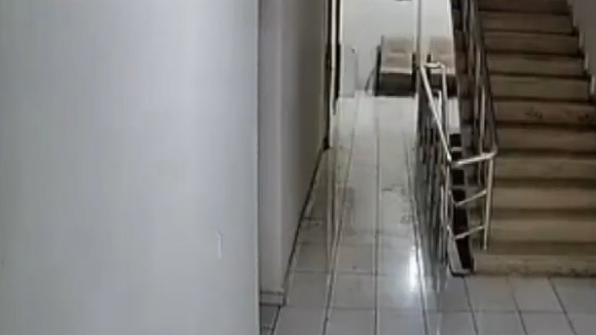 Gaziantep’te 4.6’lık deprem anına ilişkin kamera kayıtları