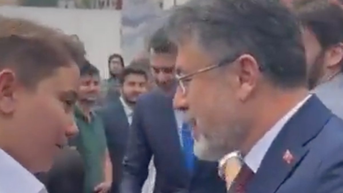 İbrahim Yumaklı ve Kayserili çocuk arasında el öpme düellosu