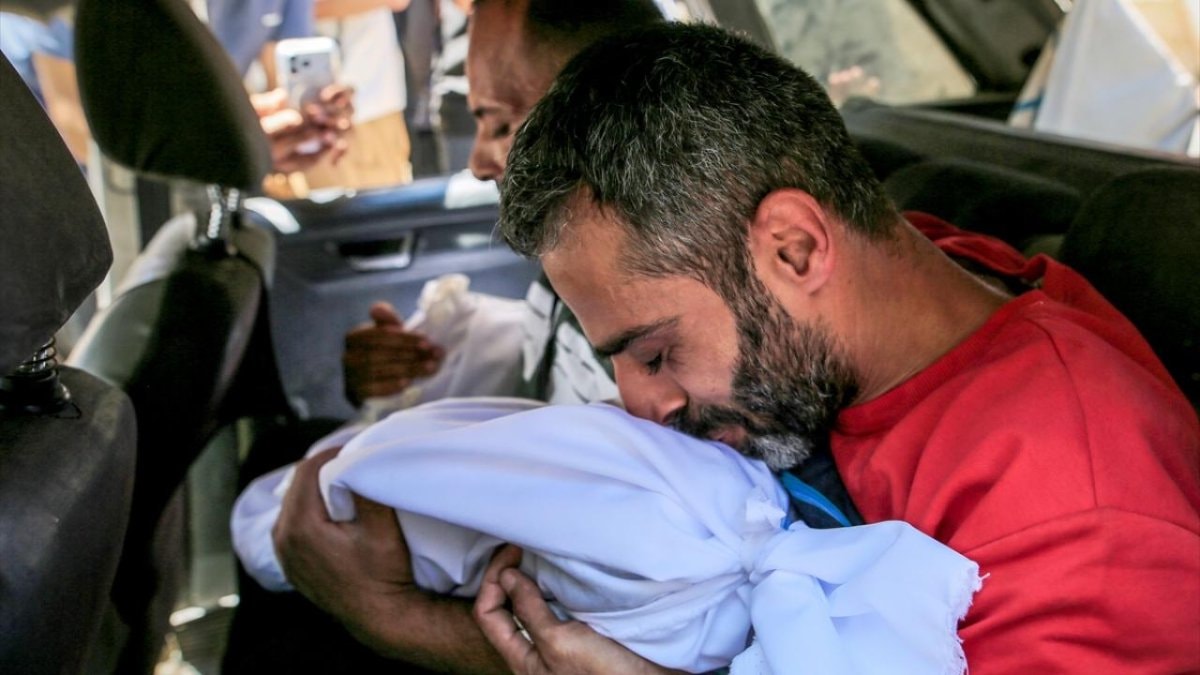 İsrail, Filistin’de çocukları öldürüyor