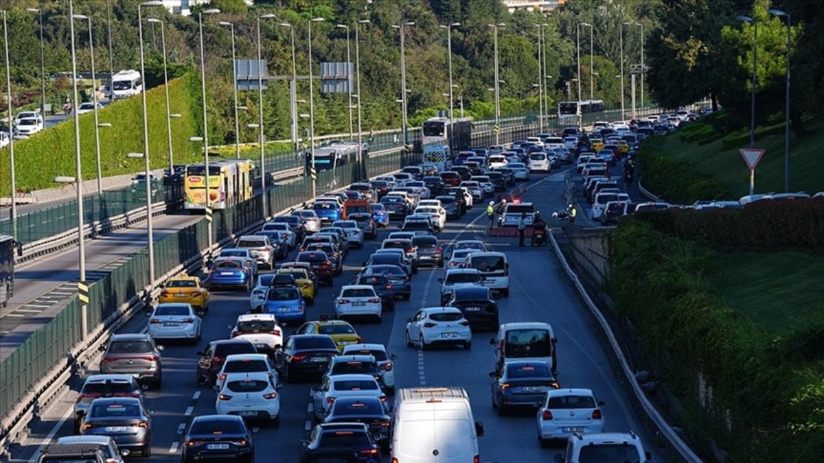 İstanbul’da trafik çilesi bitmiyor