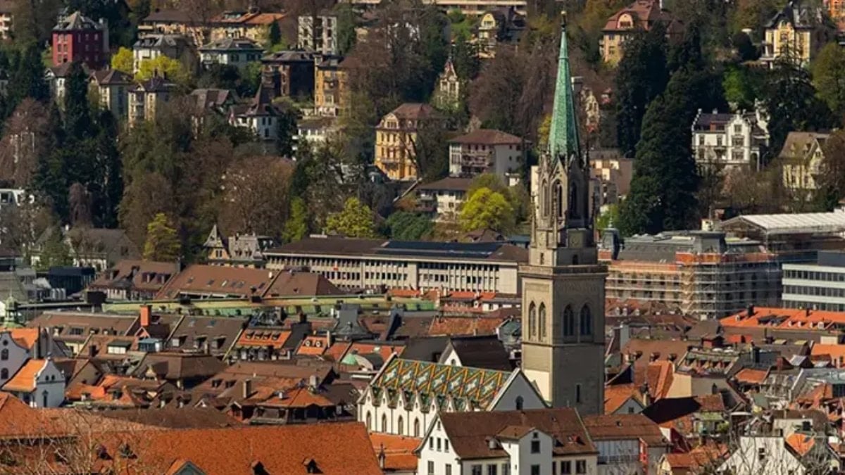 İsviçre’nin St. Gallen kantonunda öğretmenlere başörtüsü yasağının önünü açacak önerge kabul edildi