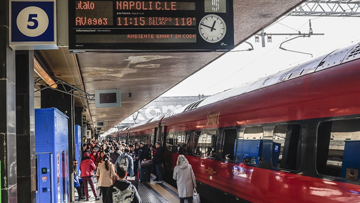 İtalya’da yüksek hızlı tren hattının kablolarının çalınması, seferlerde gecikmelere yol açtı