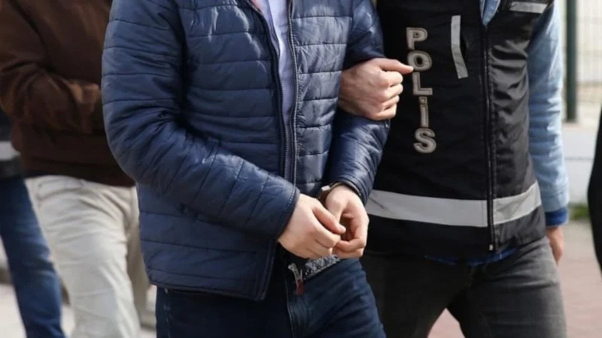 İzmir’de FETÖ operasyonunda 78 gözaltı