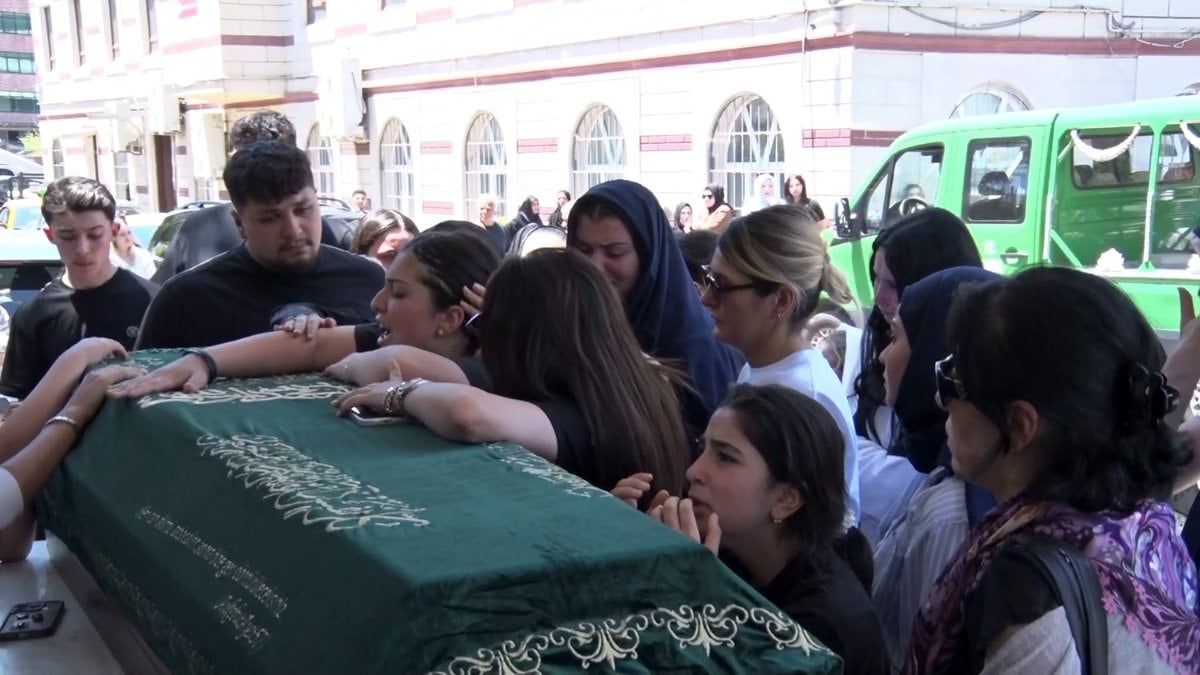 İzmir’de silahlı saldırıda öldürülen Can Polat için cenaze töreni