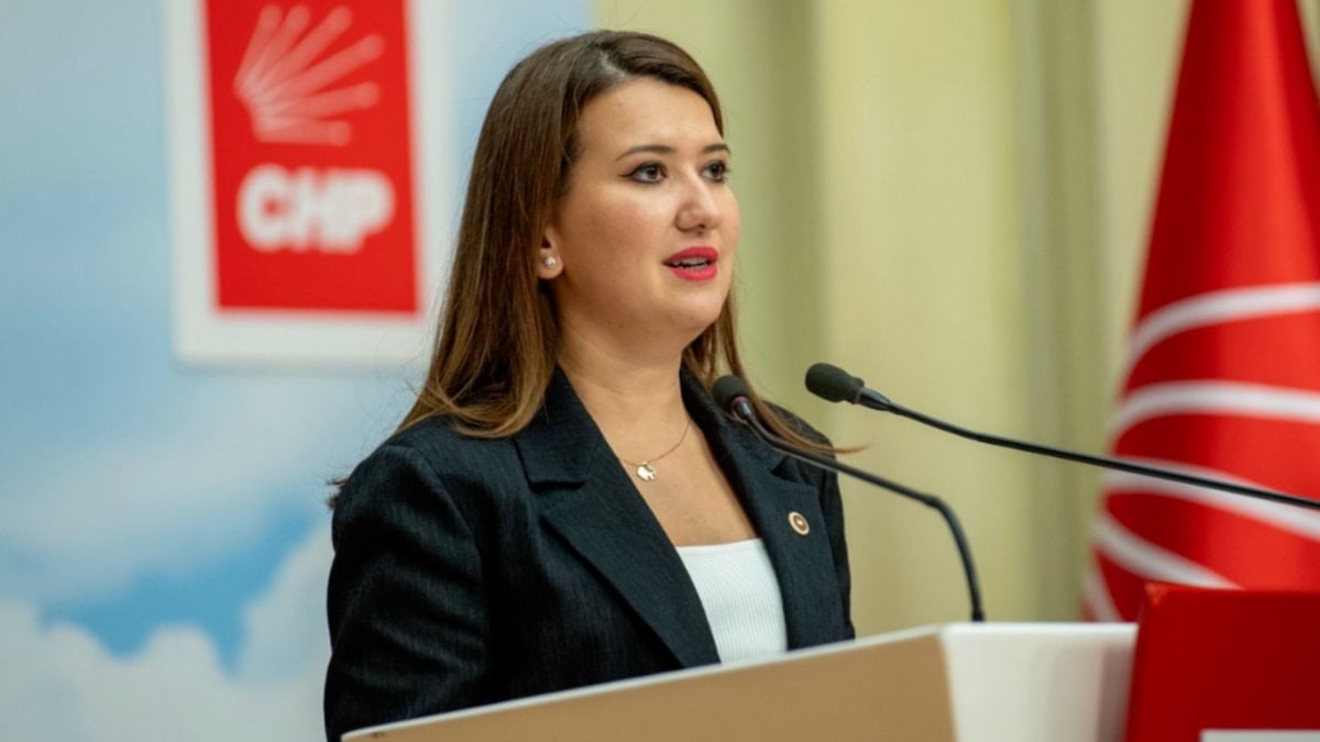 Kılıçdaroğlu övgüleriyle bilinen Gökçe Gökçen, duvarlara ‘Hain Kemal’ yazdı