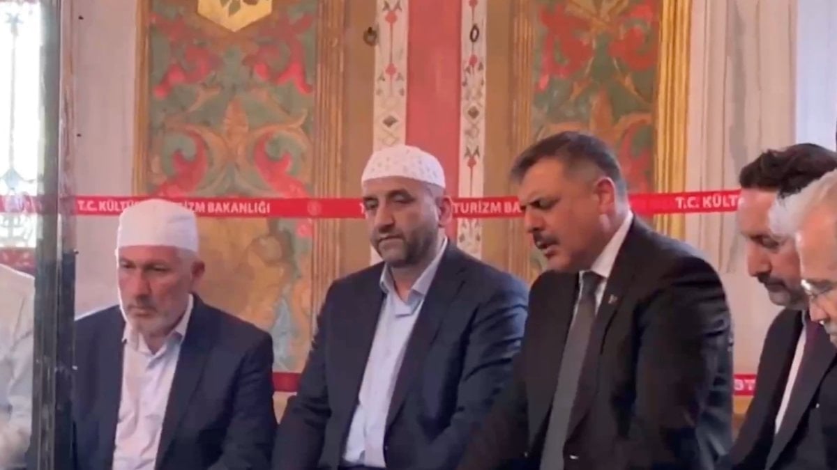 Mustafa Çiftçi’den Fatih Sultan Mehmed’in türbesinde Kur’an tilaveti