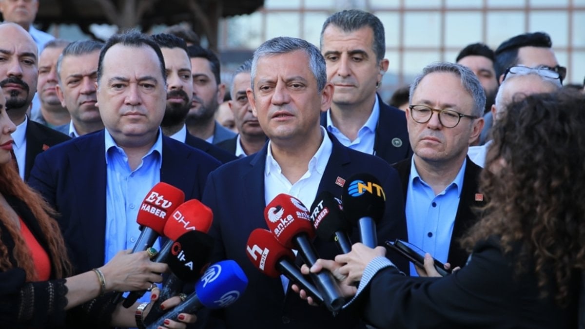 Özgür Özel’in TBMM mesaisi: Kurultay için imza toplamaya başlıyor