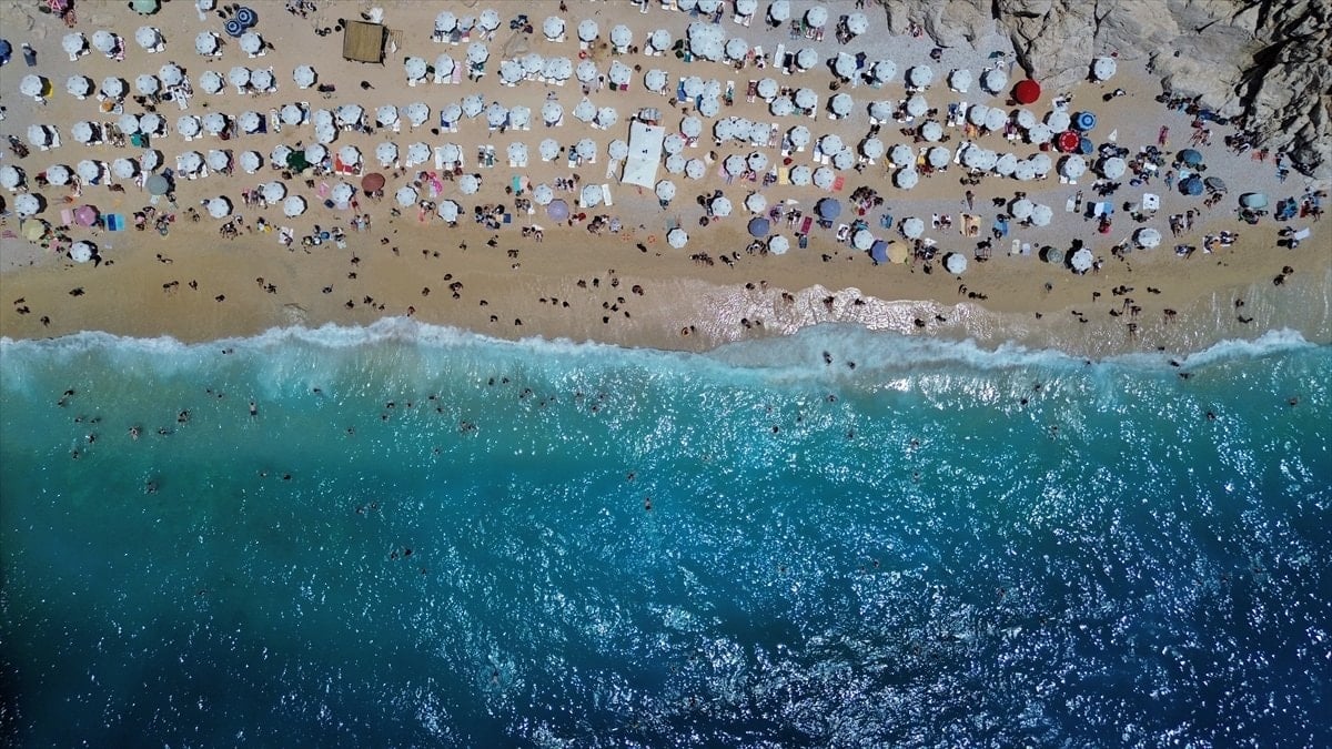 Plajlarda sigara yasağı yarın başlıyor: İlk kez Antalya’da uygulanacak
