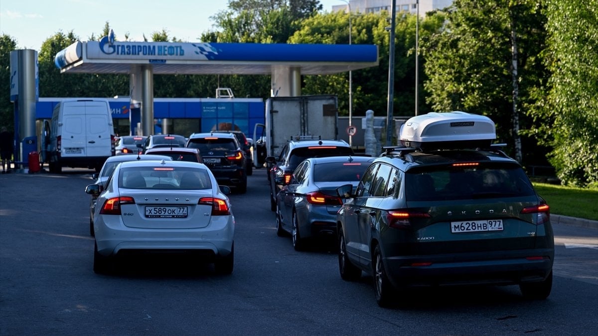 Rusya’da akaryakıta kota uygulaması: Satışlara litre sınırlaması getirildi