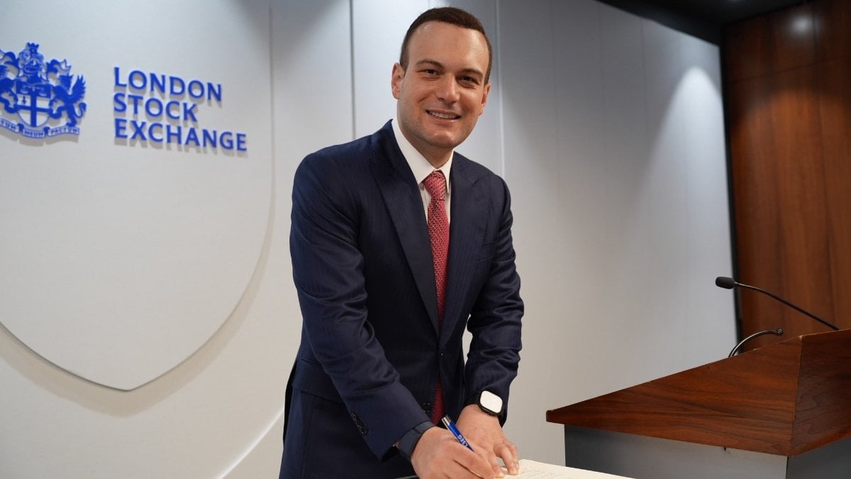 Samed Ağırbaş, Londra Borsası’nın açılış gongunu iklim eylemi için çaldı