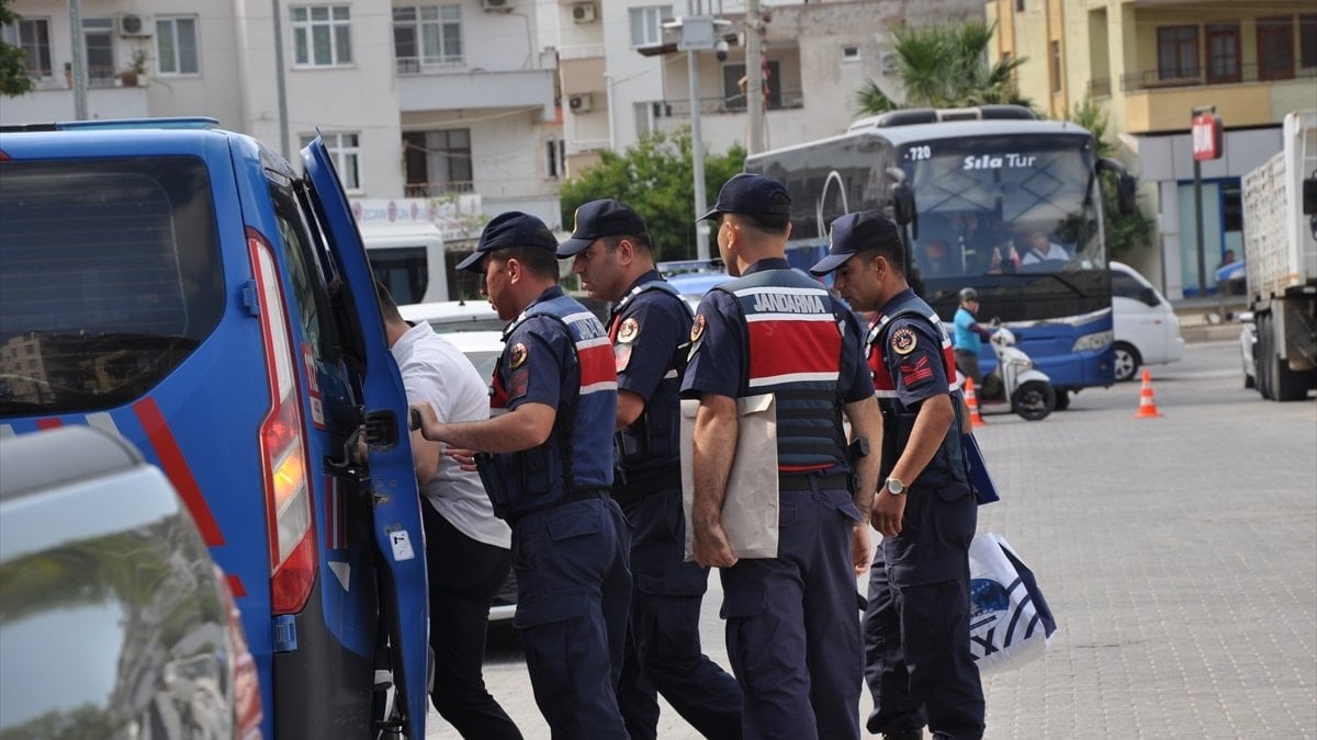Silifke Belediyesi operasyonunda belediye başkan yardımcısı da gözaltına alındı