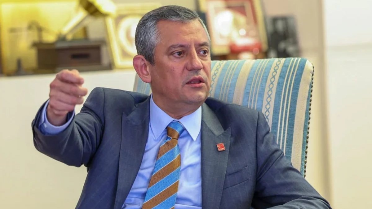 Almanya Der Spiegel dergisinden Özgür Özel’e yeni parti tebriği