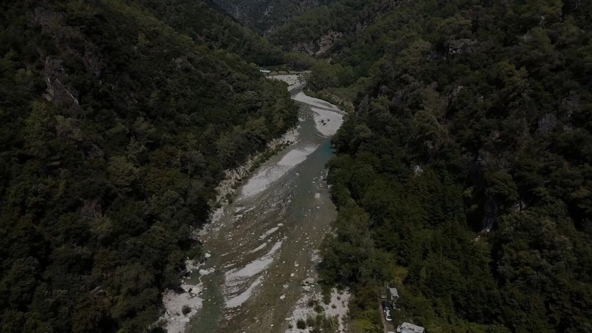 Aşırı sıcaklar Fransa’da nehirleri kurutuyor