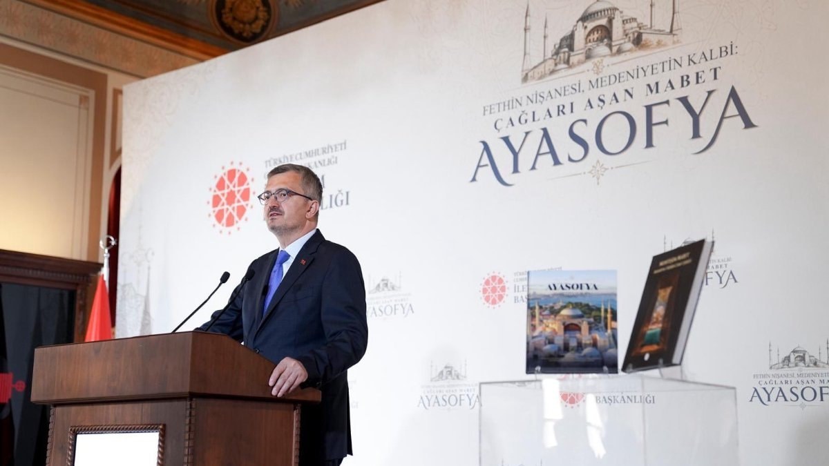 Burhanettin Duran: Ayasofya, İstanbul Fethi’nin nişanesidir