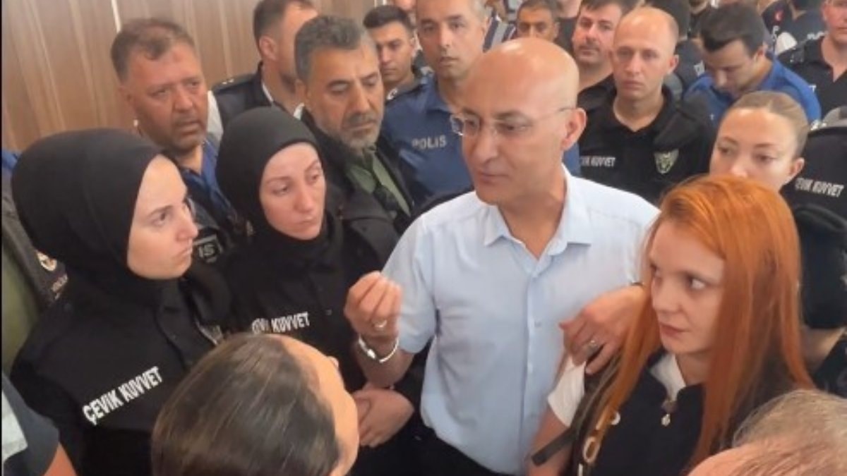 Bursa’da CHP’li vekil Nurhayat Altaca Kayışoğlu’ndan kadın polise: Sen kimsin