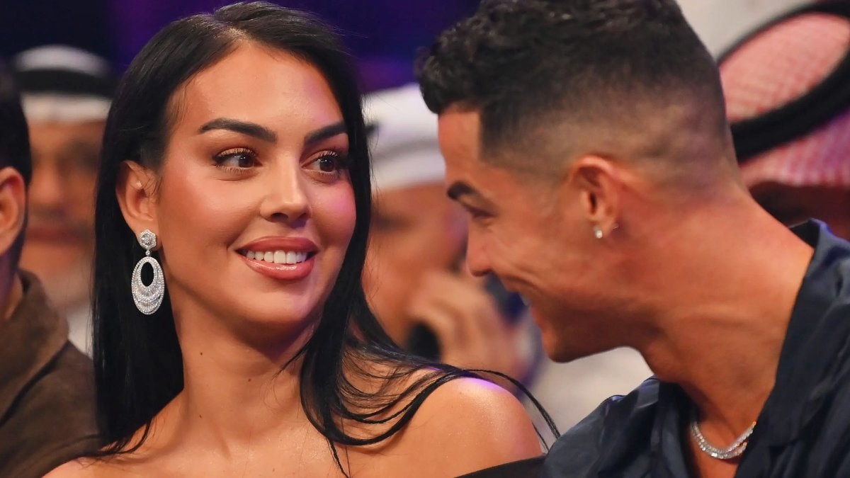Cristiano Ronaldo, Georgina Rodriguez ile su altında paylaşım yaptı