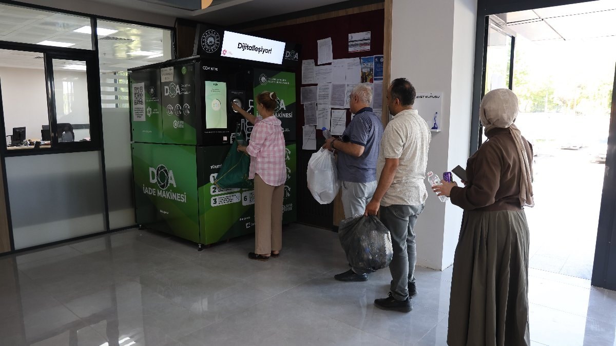 Elazığ’da depozito iade cihazlarına vatandaşlardan yoğun ilgi