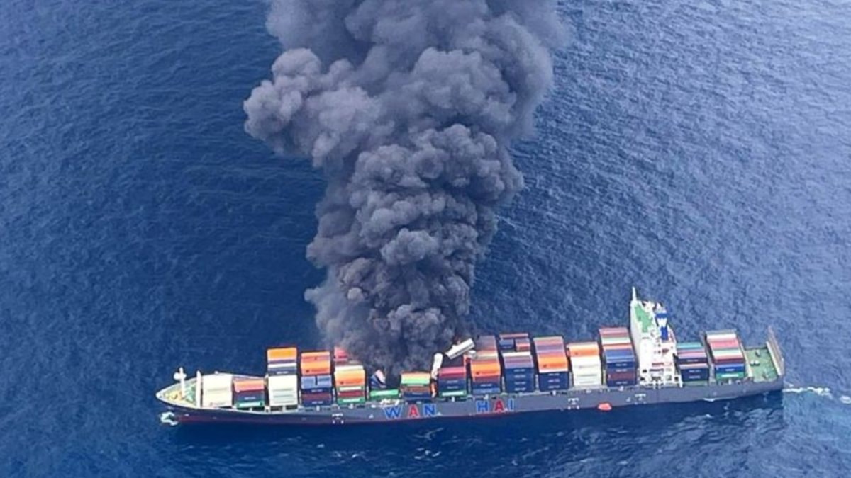 İran basını: Hürmüz Boğazı’nda deniz mayınına çarpan bir petrol tankeri patladı