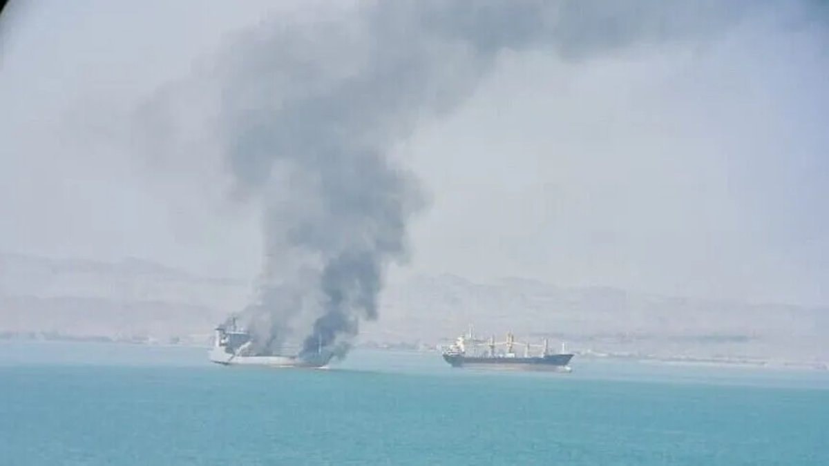 İran: Hürmüz Boğazı’nda güvensiz rotada seyreden iki tanker ‘patladı’