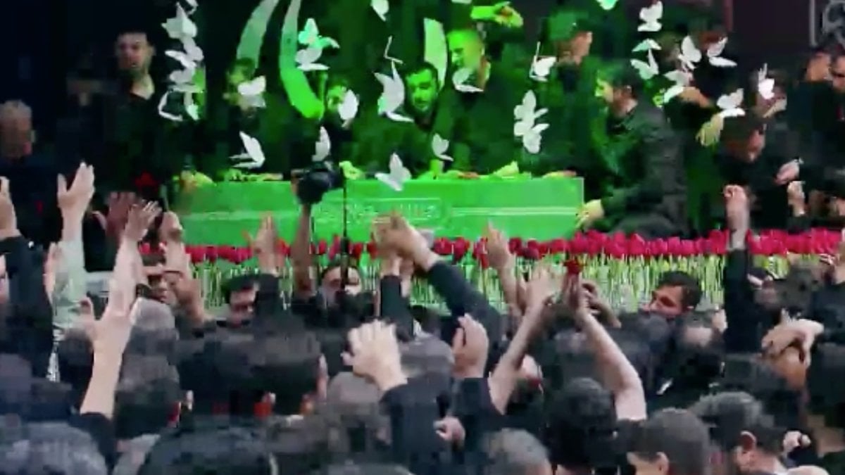 İran’ın eski dini lideri Ali Hamaney için Tahran’da veda töreni başladı