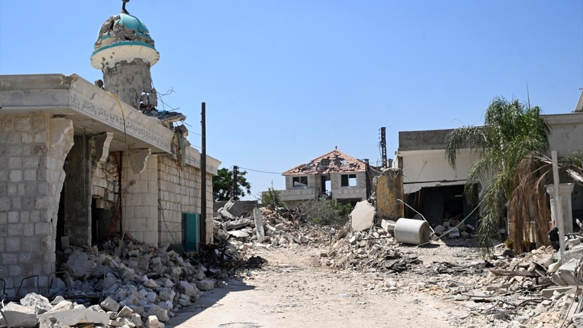 İsrail’in çekildiği Lübnan’da yıkım görüntülendi