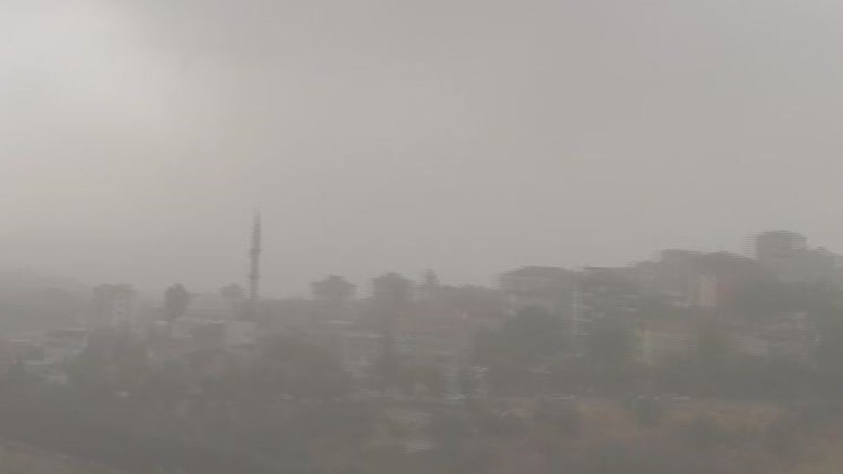 İstanbul’da şiddetli fırtına etkisini gösterdi