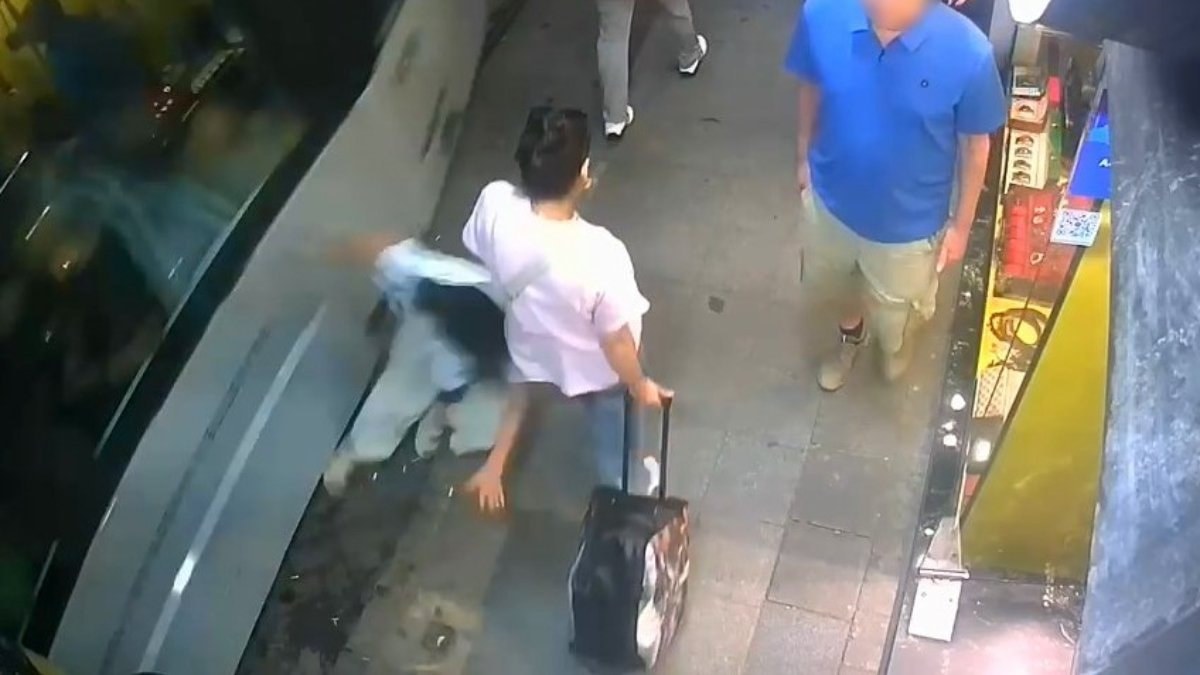 İstanbul’da tramvayın kadına çarpması esnafı isyan ettirdi: İBB denetimsiz, sürücüler hızlı