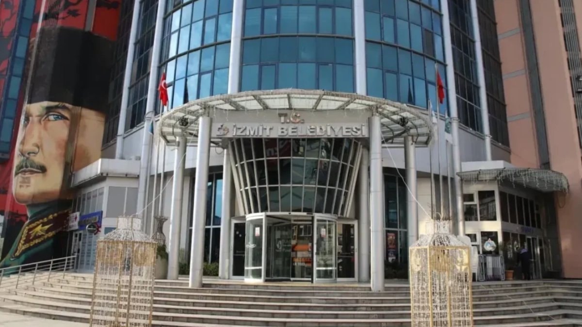 İzmit Belediyesi’nde başkanvekili CHP’li Lütfü Obuz oldu