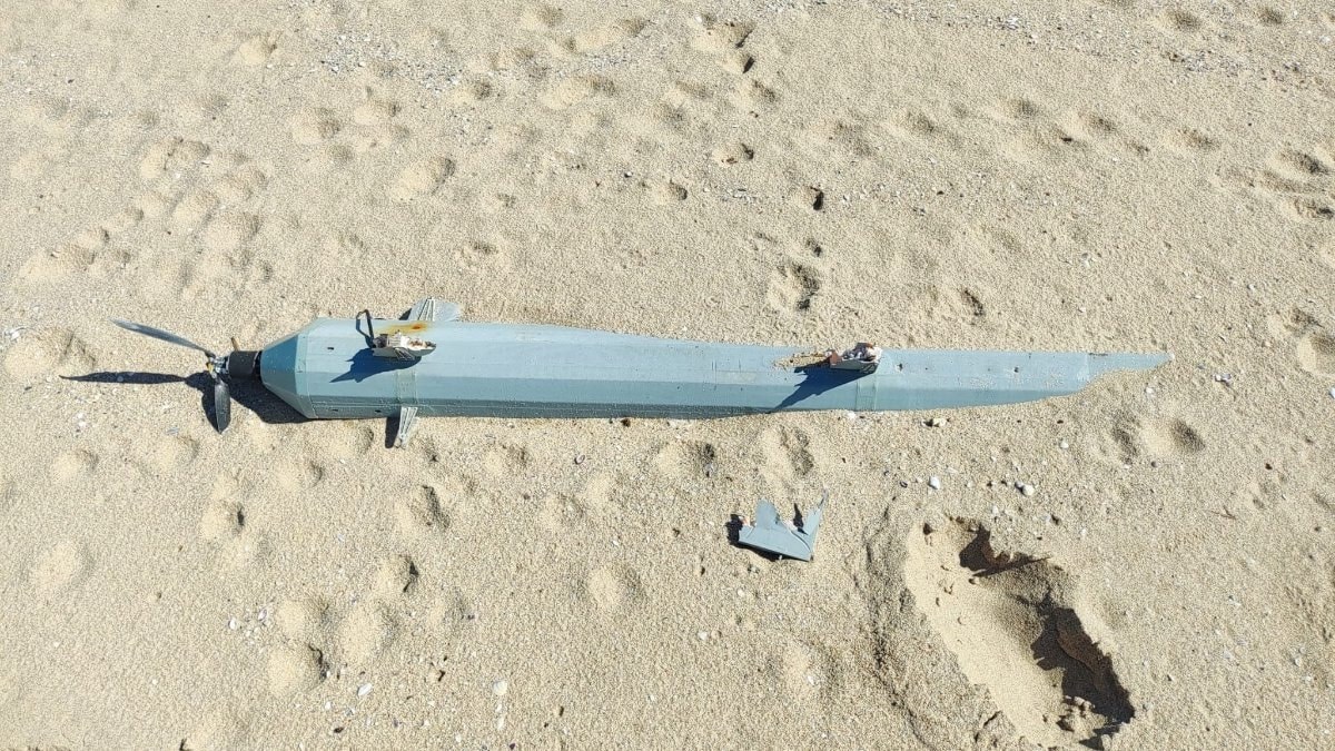 Karaburun sahilinde üzerinde patlayıcı olan İHA bulundu