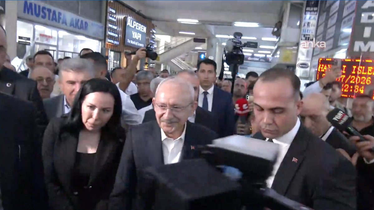 Kemal Kılıçdaroğlu Ankara Ulus’ta esnafı ziyaret etti