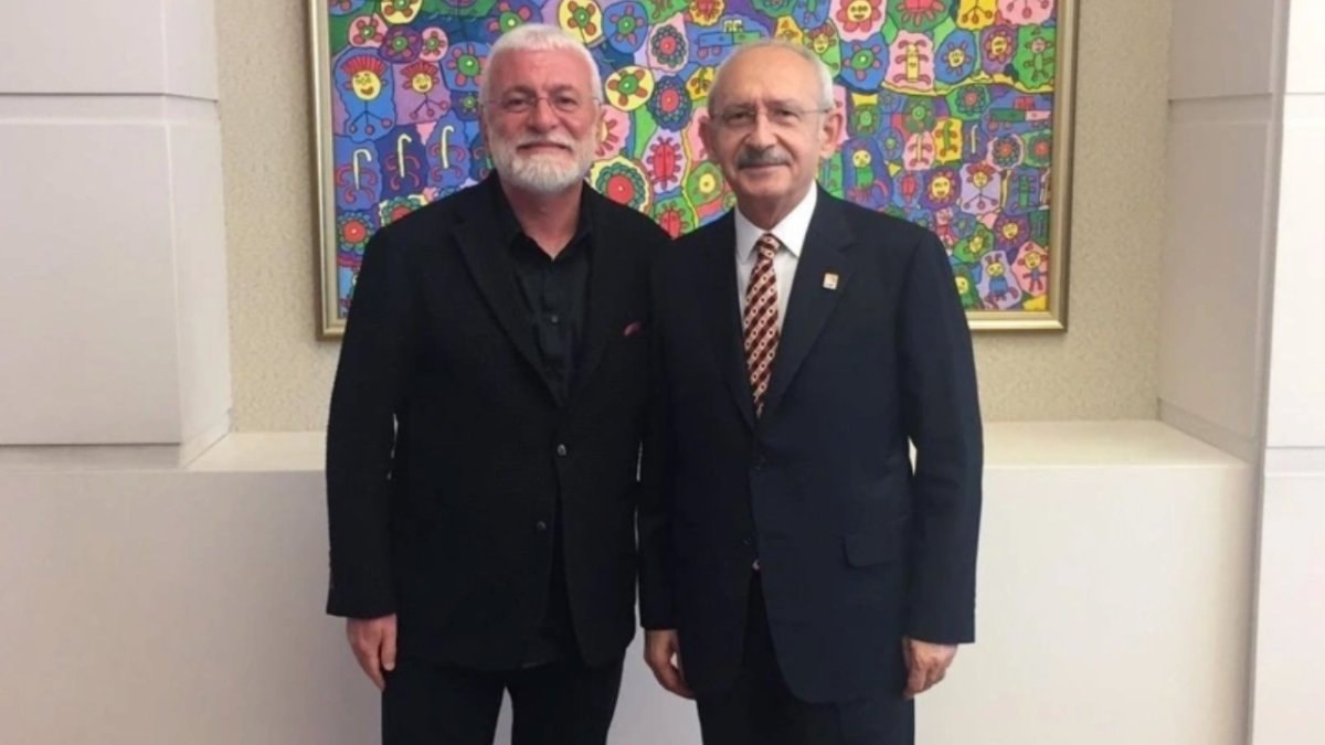 Kılıçdaroğlu için şarkı yapan Onur Akın, Kılıçdaroğlu’nun genel başkanlığı nedeniyle CHP’den istifa etti