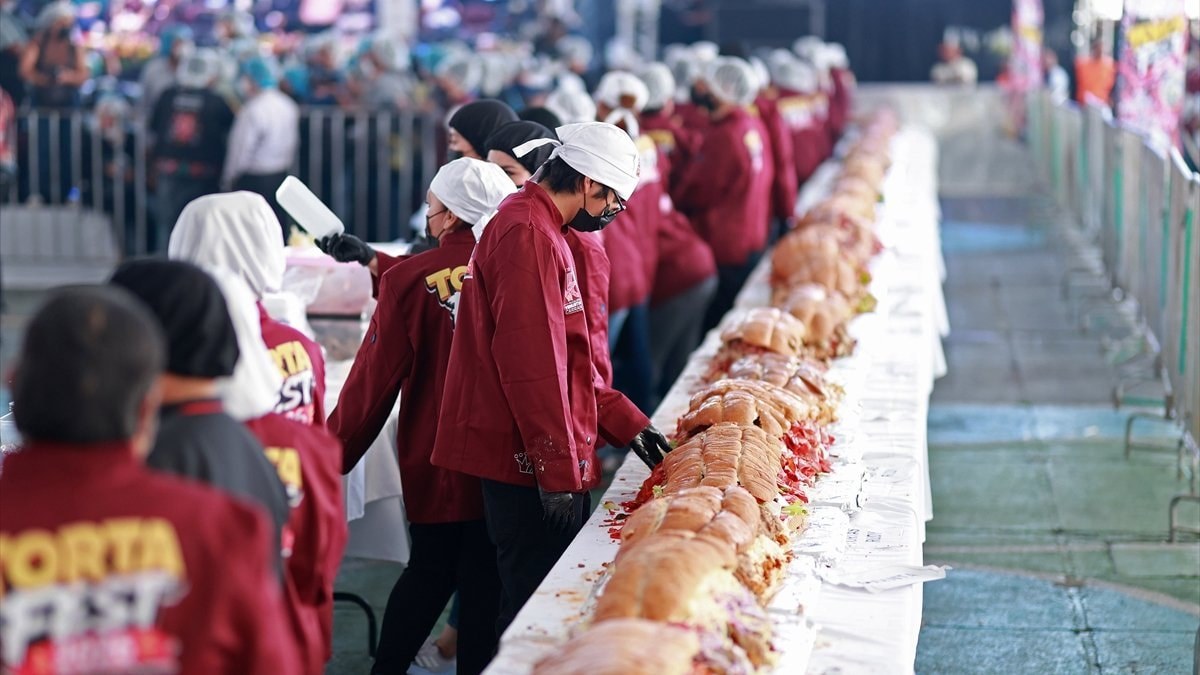 Meksika’da 100 metrelik “torta” ile Guinness Dünya Rekoru denemesi