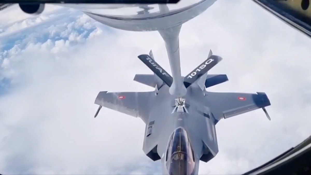 MSB paylaştı: TSK tankeri Danimarka’ya ait F-35’e yakıt ikmali yaptı