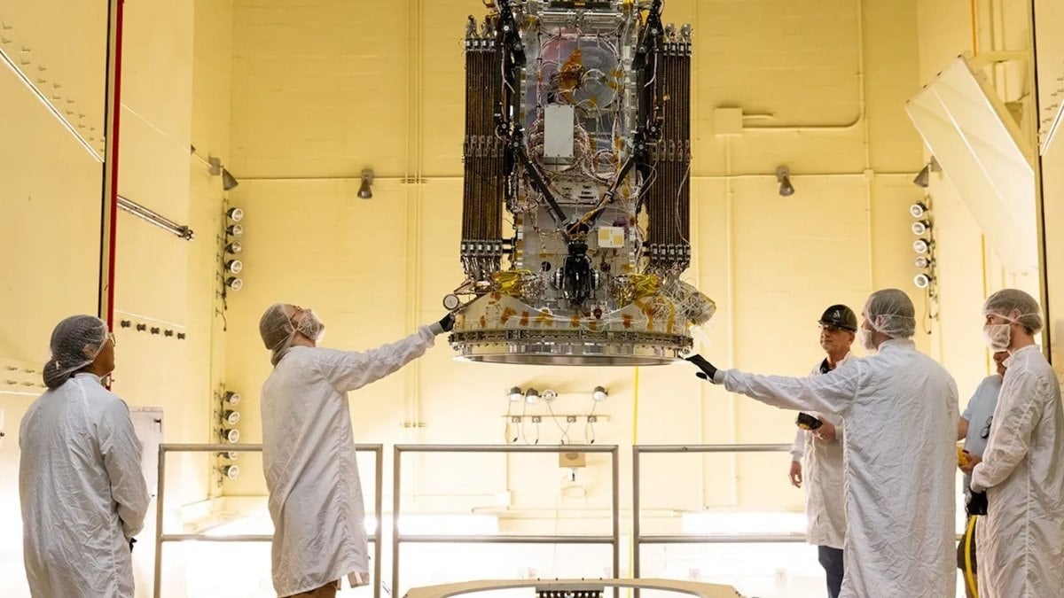 NASA, düşmekte olan uzay teleskobunu kurtarmak için operasyon başlattı